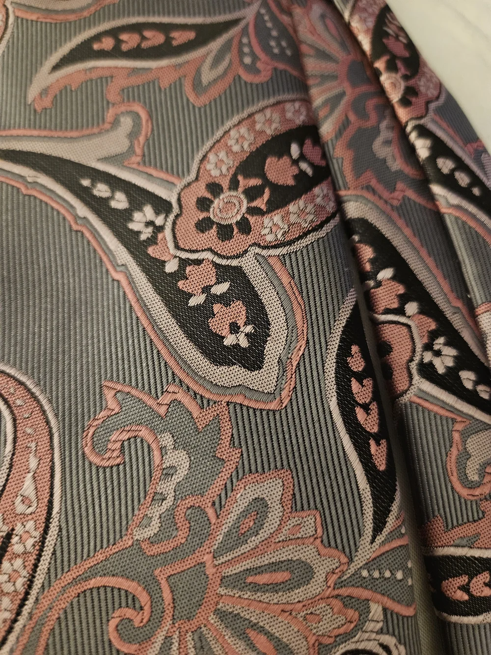 HISDERN Gray and Pink Paisley Silk-Blend Tie
